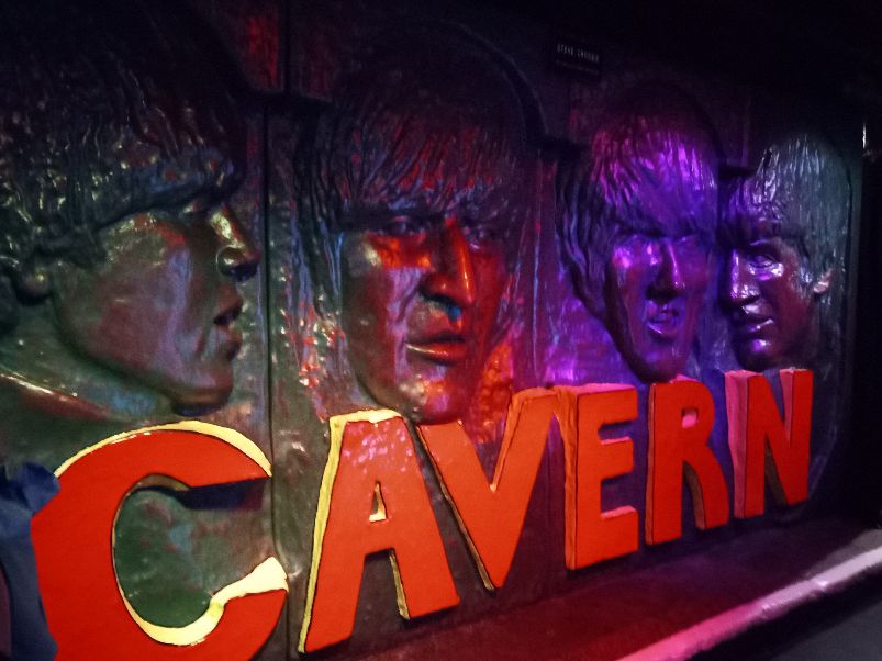 Sculpture Beatles Head Shot hq7lq2mschoc